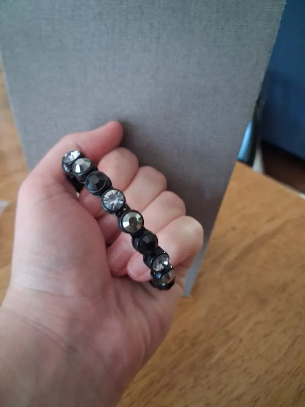 Openable bangle bracelet